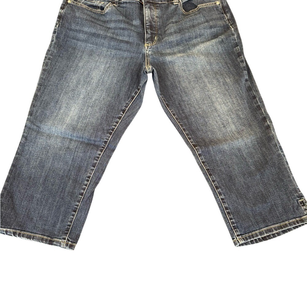 St. Johns Bay Womens Size 16 Medium Wash Denim Capri Jeans Stretch Cropped Pants